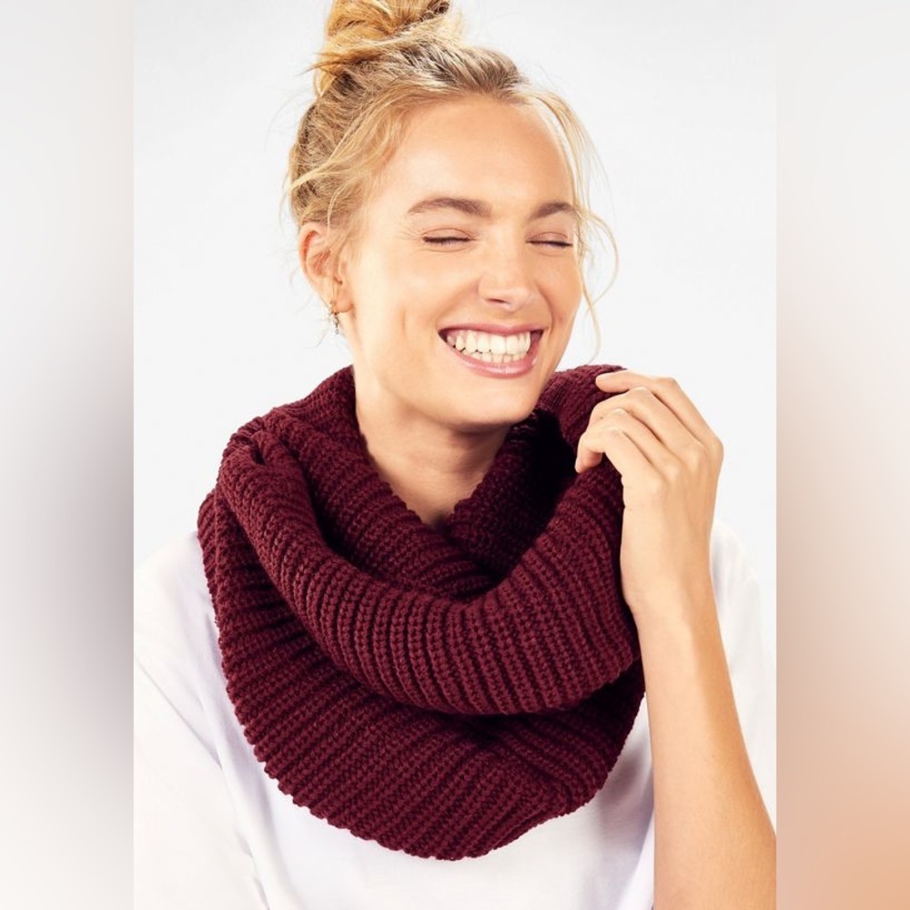 Bundle of four chunky knit infinity loop scarfs